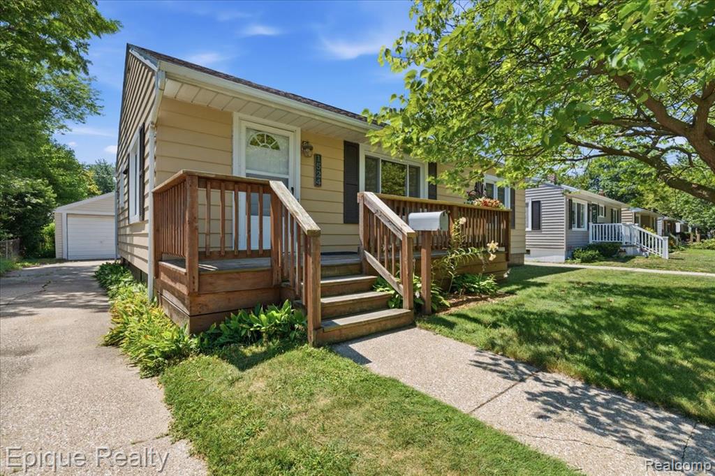 1524 Sanborn Street, Port Huron, MI 48060