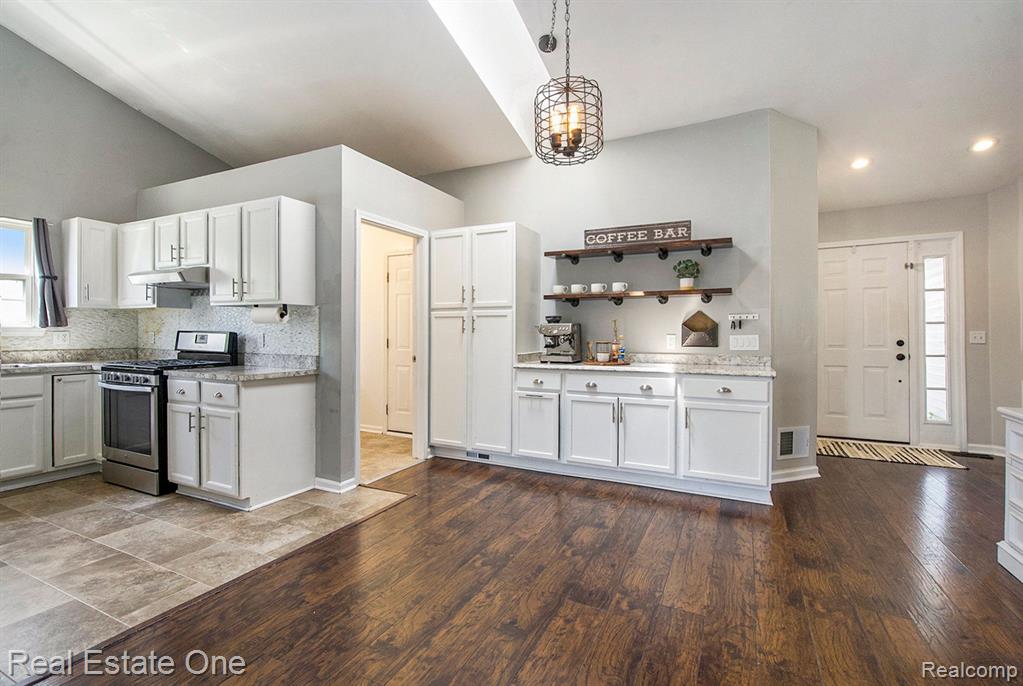 7473 OAKLAND HILLS Drive, Ypsilanti, MI 48197 — Photo 15