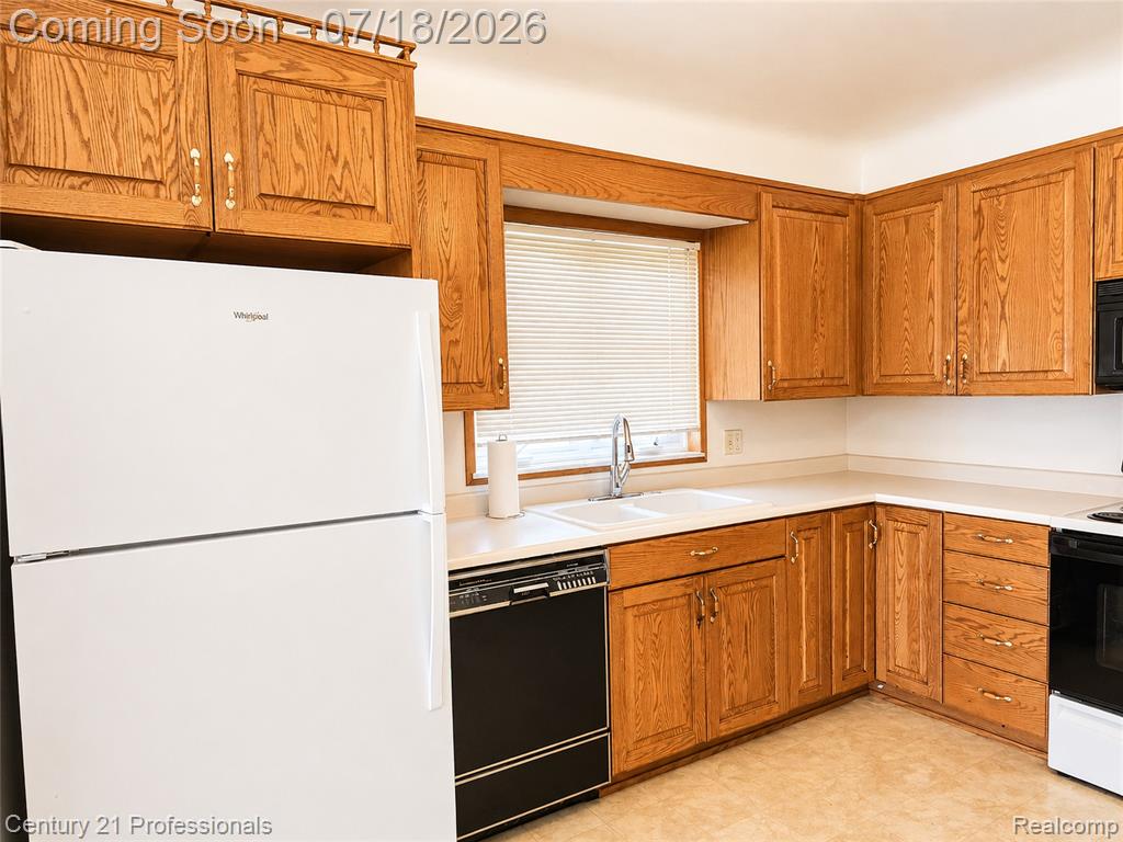 8563 Centralia Street, Dearborn Heights, MI 48127 — Photo 9