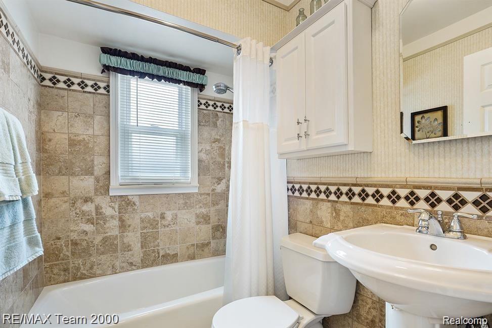 6233 N EVANGELINE Street, Dearborn Heights, MI 48127 — Photo 11