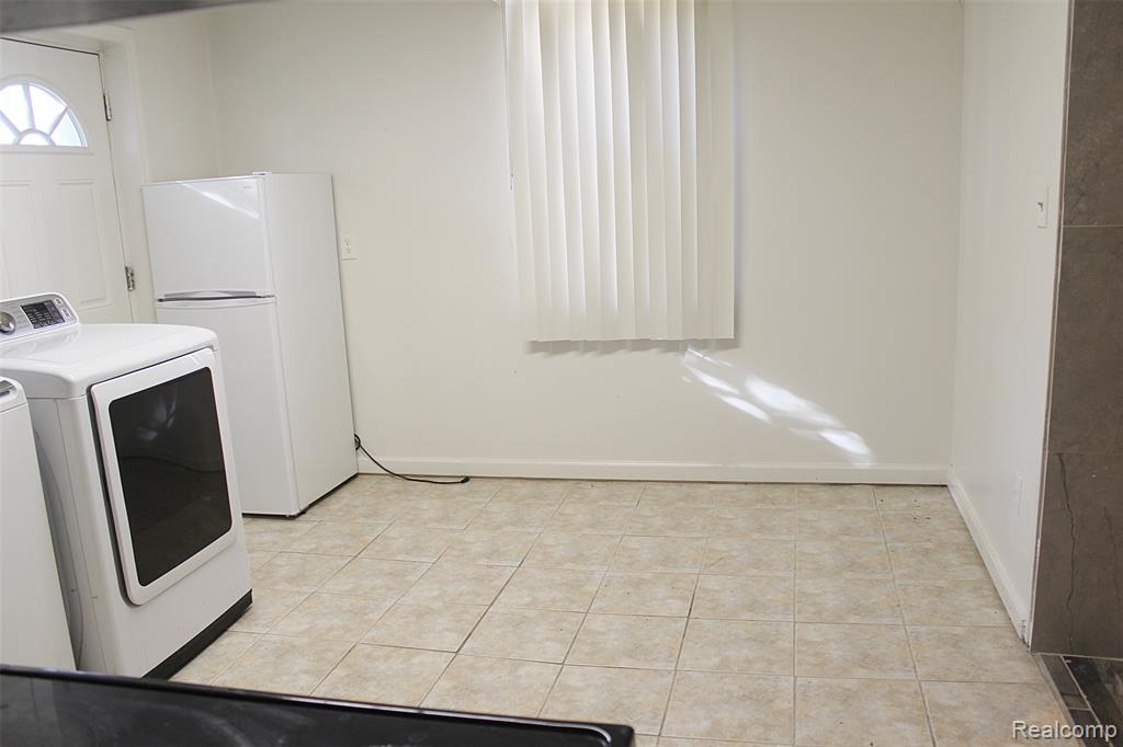 43267 UTICA Road, Sterling Heights, MI 48314 — Photo 16