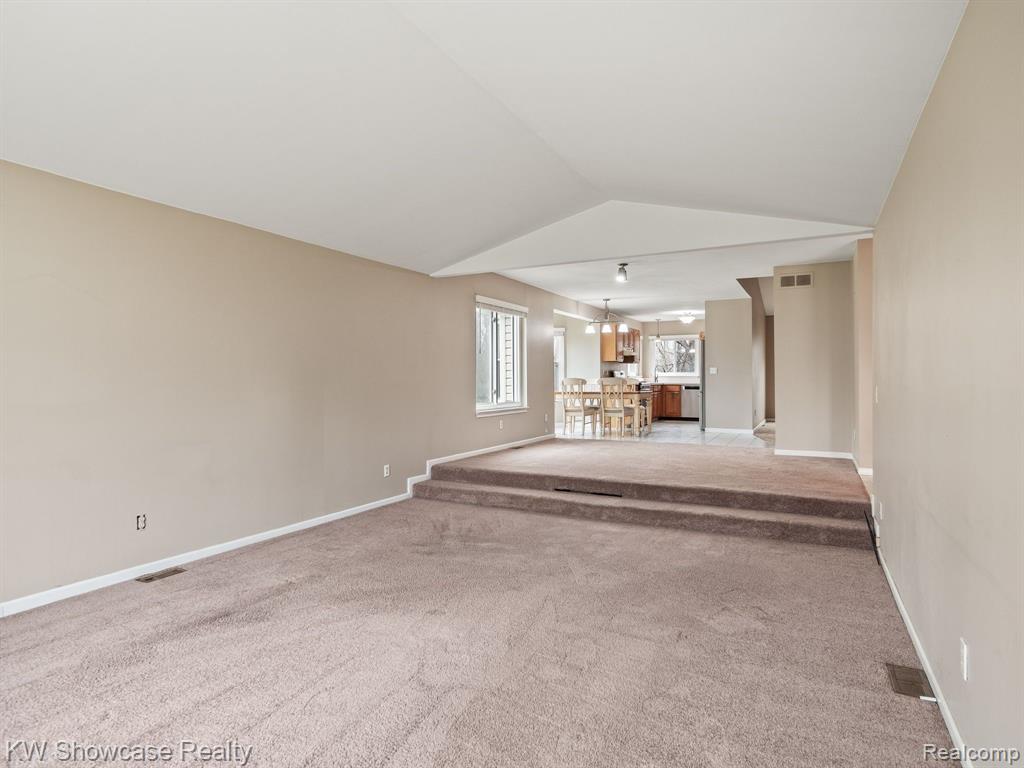 841 GOLDEN Drive, White Lake, MI — Photo 9