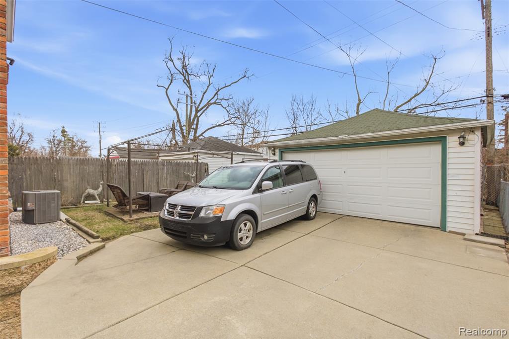 16855 Strathmoor Street, Detroit, MI 48235 — Photo 33