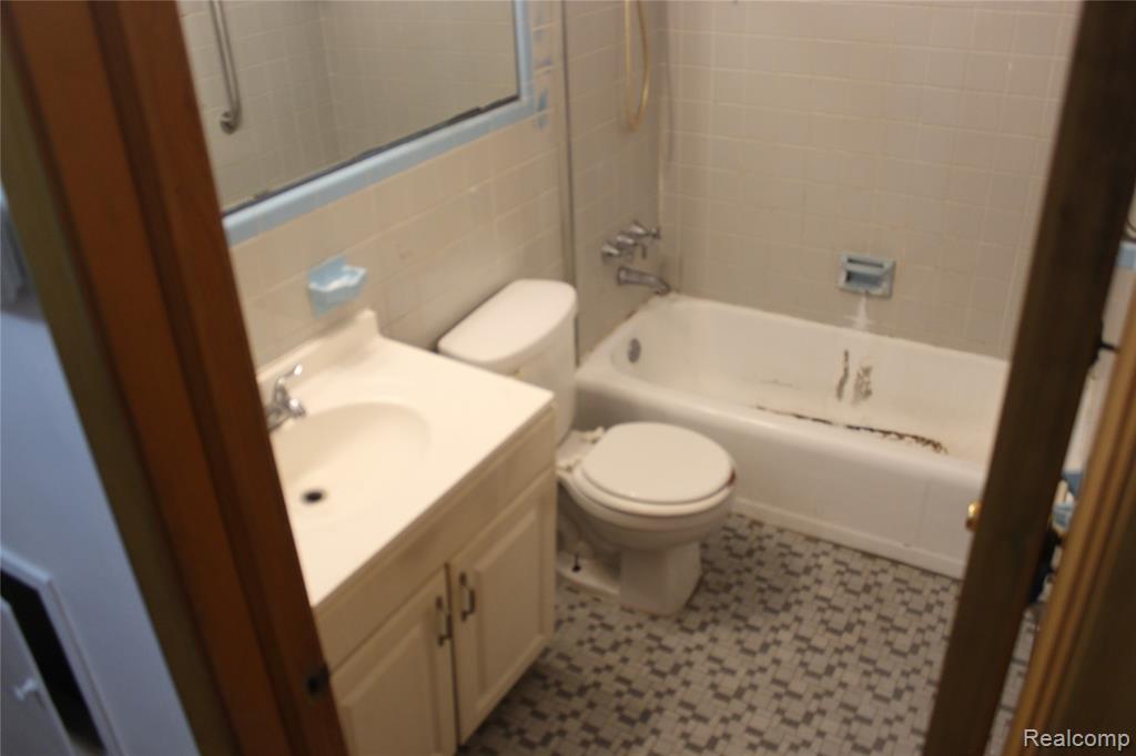 20310 Annchester Road, Detroit, MI 48219 — Photo 9