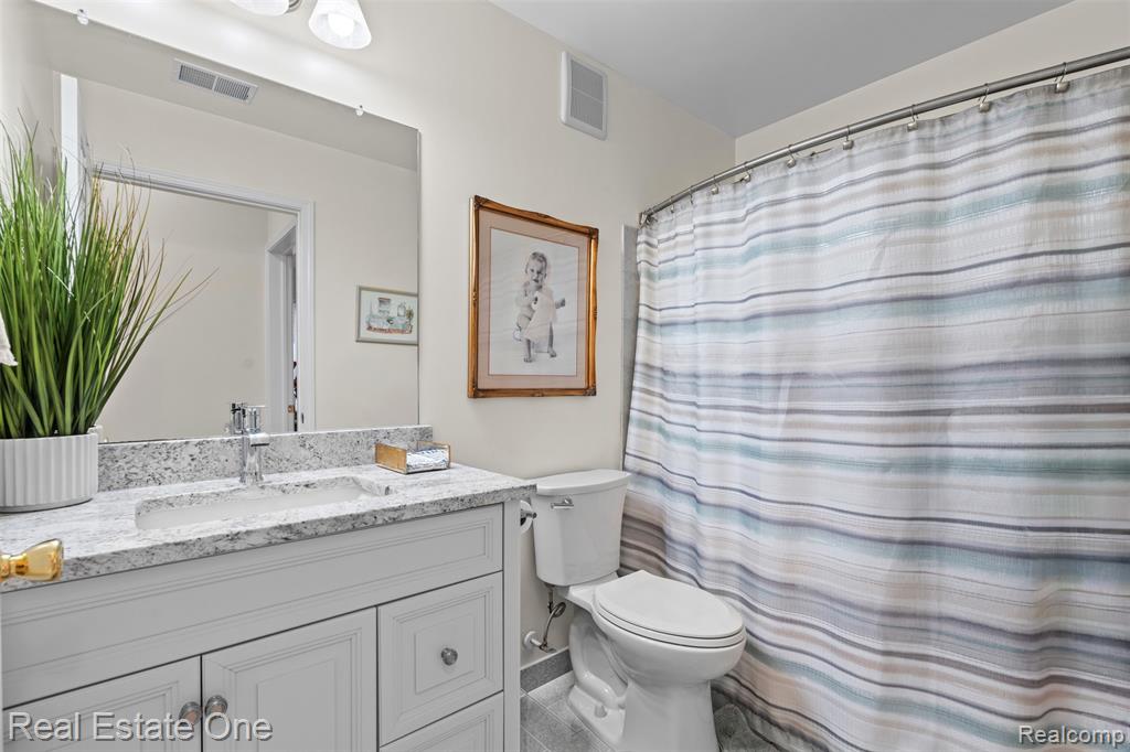 48436 Maplehurst Drive, Shelby Twp, MI 48317 — Photo 18