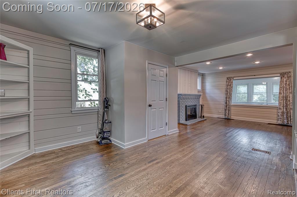 4258 Seeden Street, Waterford, MI 48329 — Photo 8