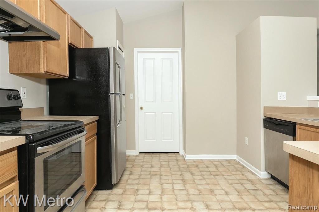 4121 Hampton Ridge Boulevard, Howell, MI 48843 — Photo 10