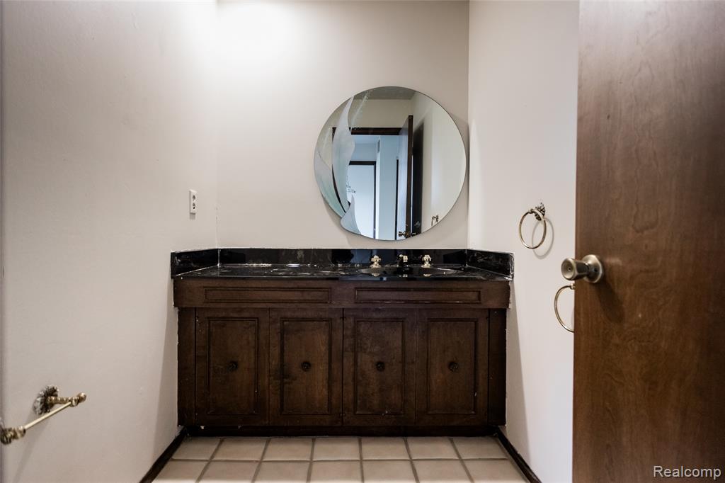 7118 Pebble Park Drive, West Bloomfield, MI — Photo 24