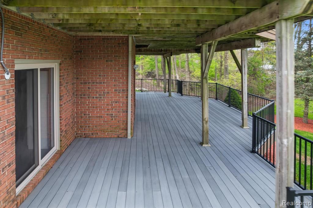 8261 STAGHORN Trail, Clarkston, MI 48348 — Photo 9