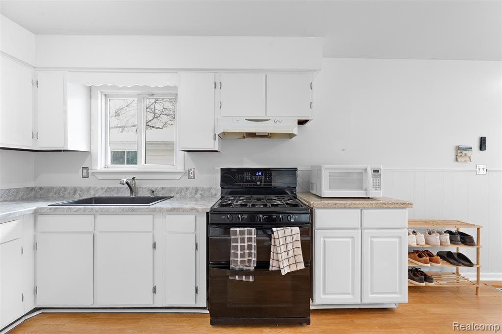 6428 Cloverton Drive, Waterford, MI 48329 — Photo 9