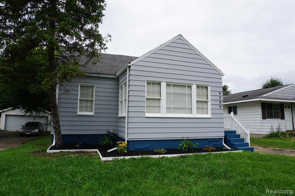 4209 CUSTER Avenue, Flint, MI 48507 — Photo 2