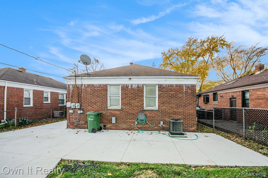 9715 STERLING Avenue, Allen Park, MI 48101 — Photo 19