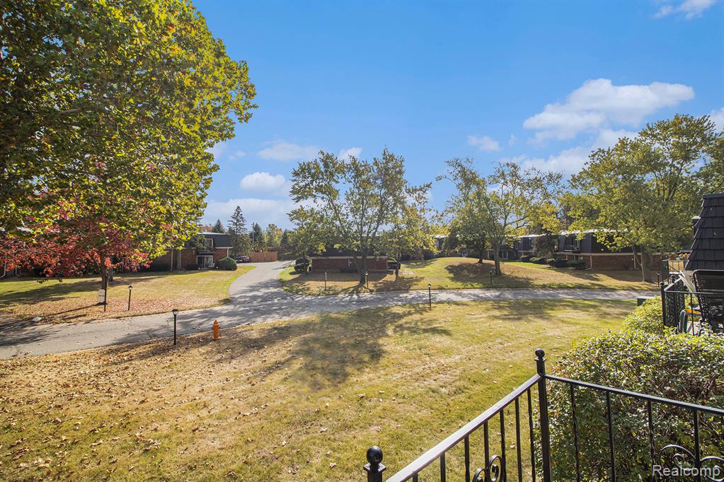 1842 Colonial Village Way, 4, Waterford, MI 48328 — Photo 14