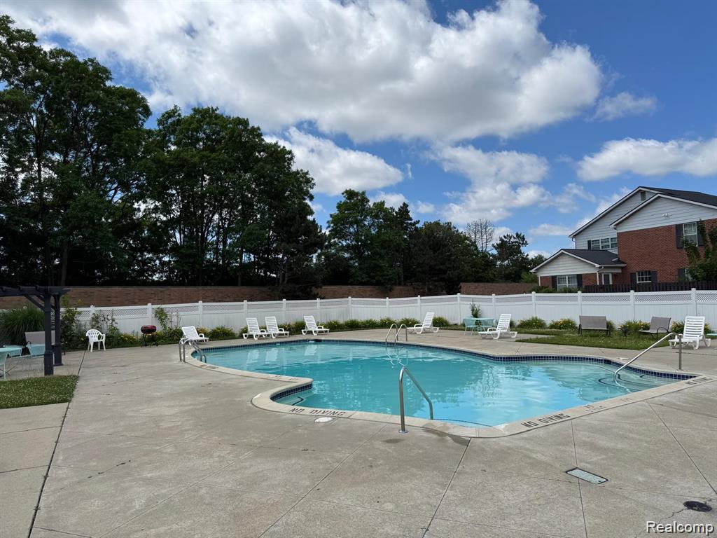 27654 E Echo Valley E Street, 232, Farmington Hills, MI 48334 — Photo 27