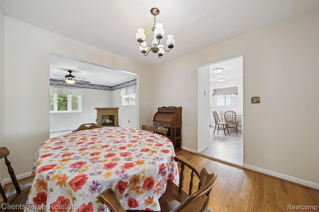 939 Deering Street, Garden City, MI — Photo 9