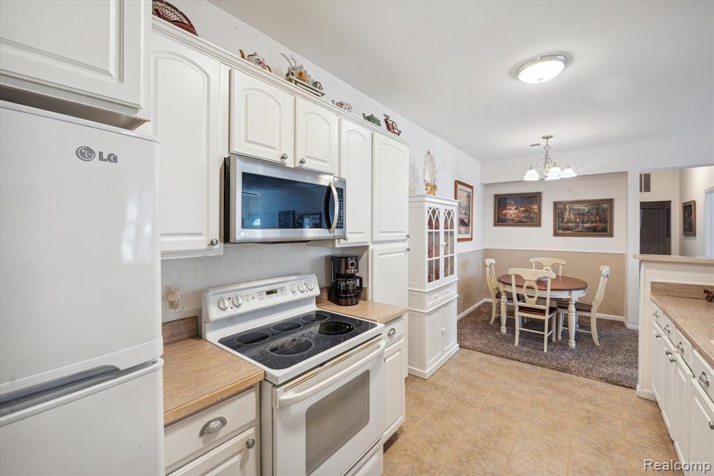 674 OLDE ENGLISH Circle, Howell, MI 48855 — Photo 10