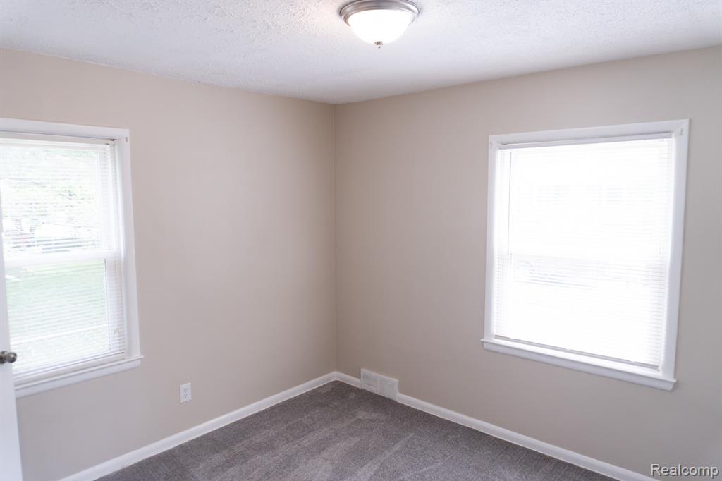 4410 Brunswick Avenue, Flint, MI 48507 — Photo 11