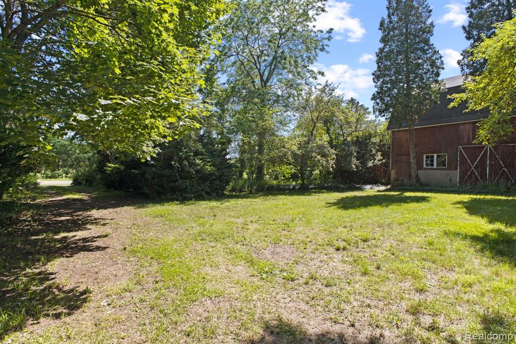 5390 Oak Hill Road, Clarkston, MI 48348 — Photo 38