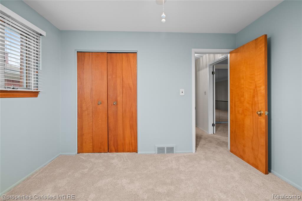 7479 Carrousel Boulevard, Westland, MI — Photo 13