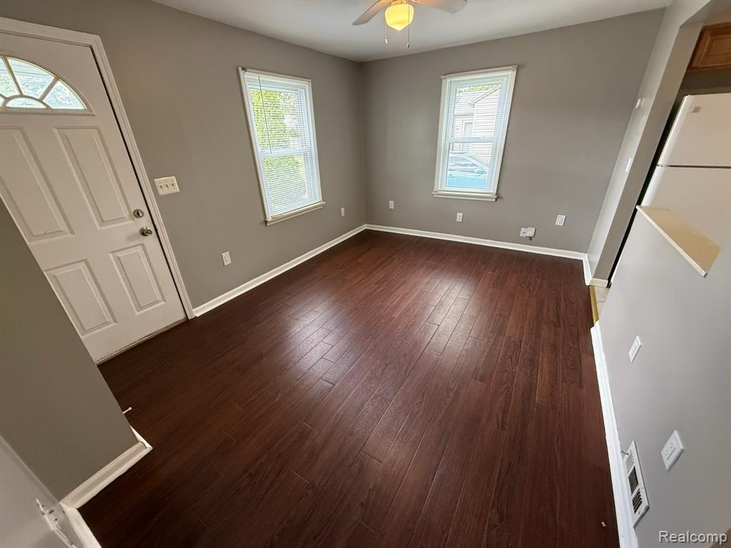 8902 THORPE Street, Livonia, MI 48150 — Photo 4