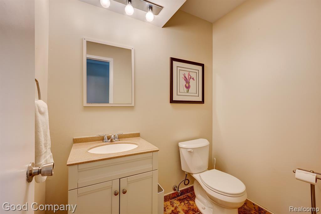 28660 LOWELL N, Southfield, MI 48076 — Photo 17