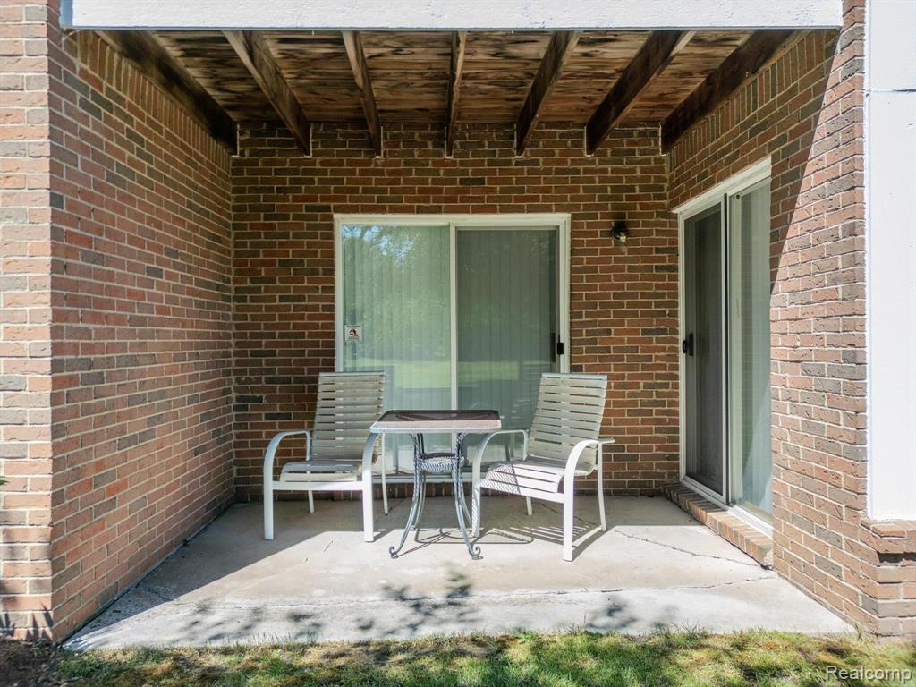 46254 CAVALIER Drive, Macomb, MI 48044 — Photo 40