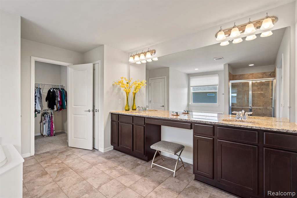 4562 Cloverdale Court, Lake Orion, MI — Photo 40