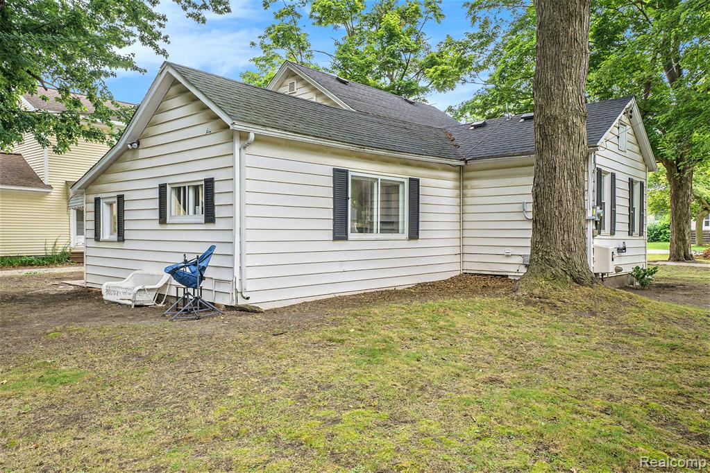 124 N Line Street, Chesaning, MI 48616 — Photo 14
