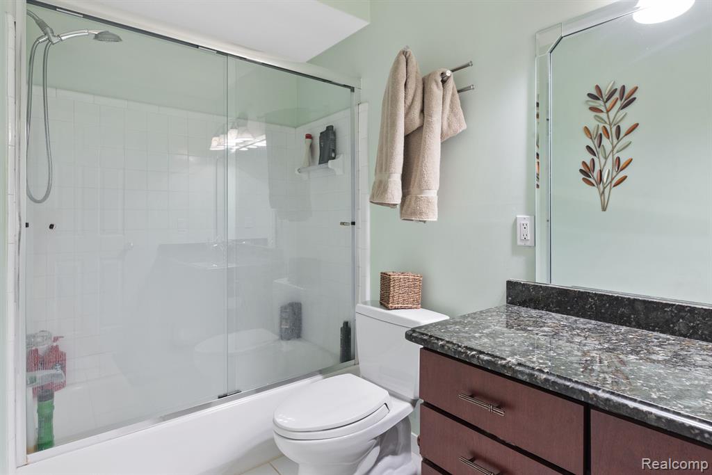 4764 WOODBINE Circle, West Bloomfield, MI 48323 — Photo 17