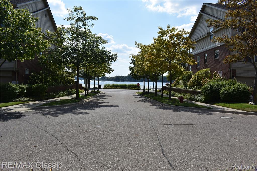 417 Old Pine Way Drive, Walled Lake, MI 48390 — Photo 36