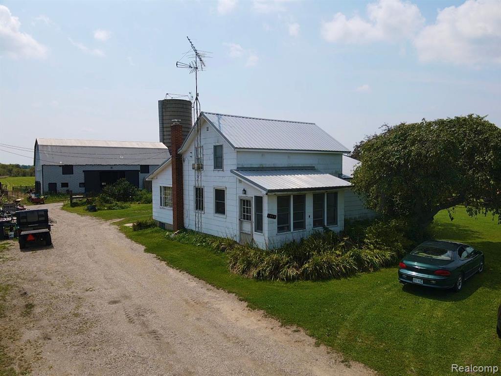 5909 BURTCH Road, Grant, MI 48032 — Photo 2