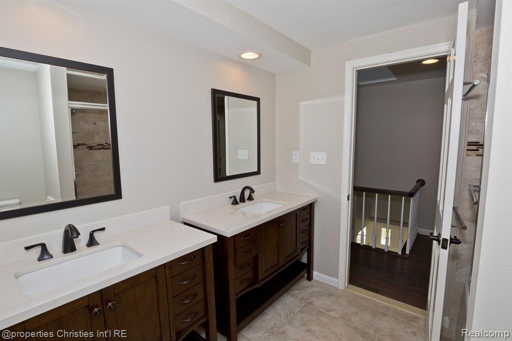 5582 NORTHCOTE, West Bloomfield, MI — Photo 54