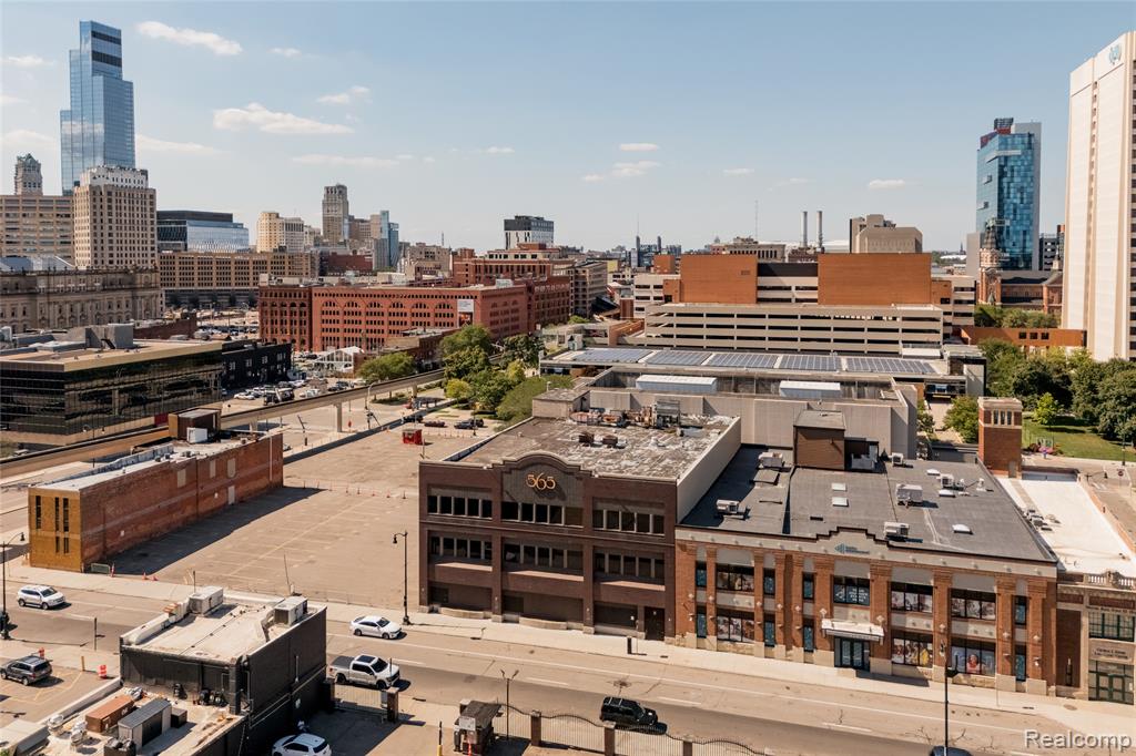 565 E Larned Street - Photo 3