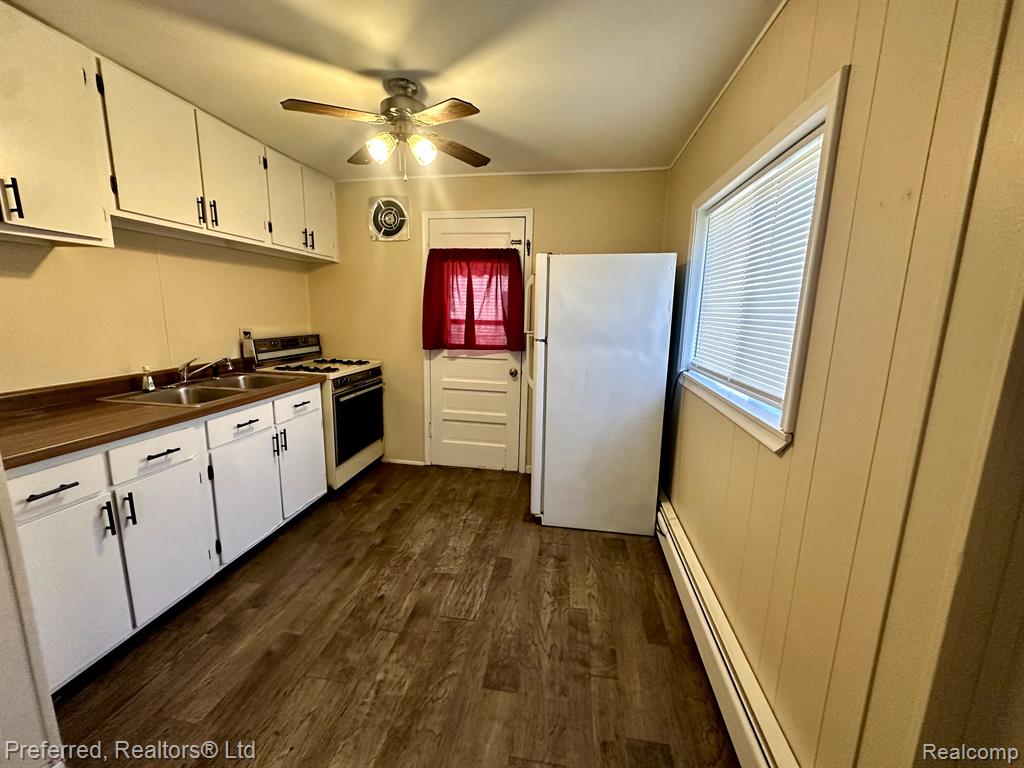 7695 HAZELTON Street, Dearborn Heights, MI 48127 — Photo 3