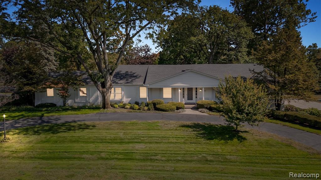 1348 Charrington Road, Bloomfield, MI 48301 — Photo 38