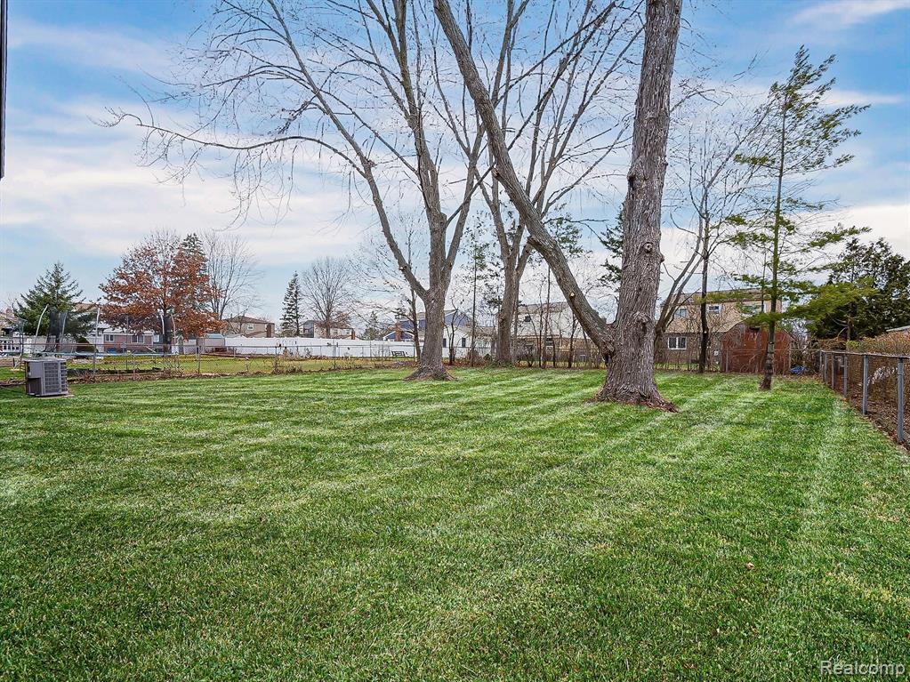 42484 MAJESTIC, Canton, MI 48188 — Photo 24