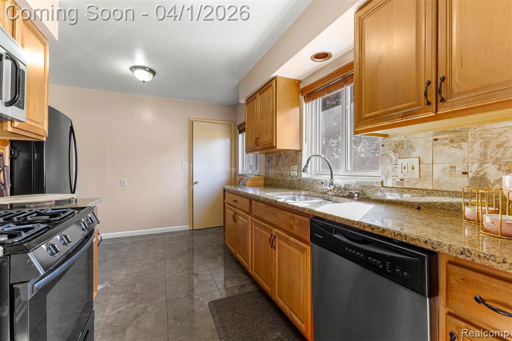 7351 N Gulley Road, Dearborn Heights, MI 48127 — Photo 16