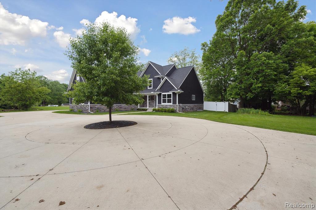 595 BRIGHTON LAKE RD, Brighton, MI 48116 — Photo 3