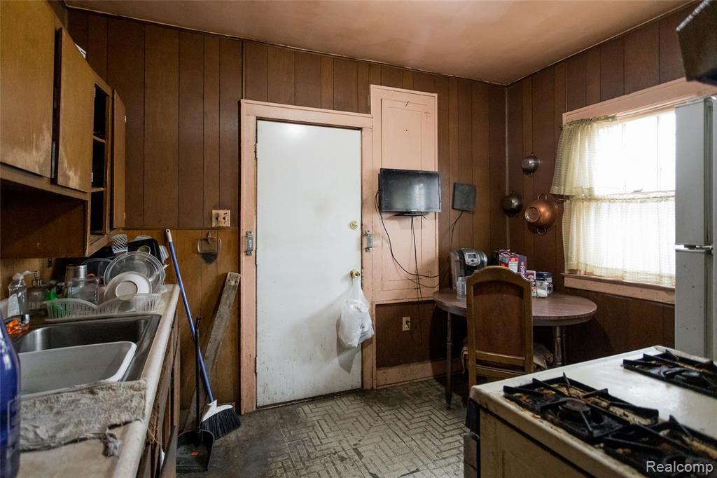 12096 Meyers Road, Detroit, MI 48227 — Photo 9