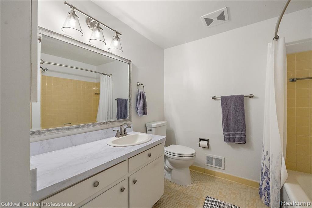 31307 Sleepy Hollow Lane, Franklin, MI 48025 — Photo 57