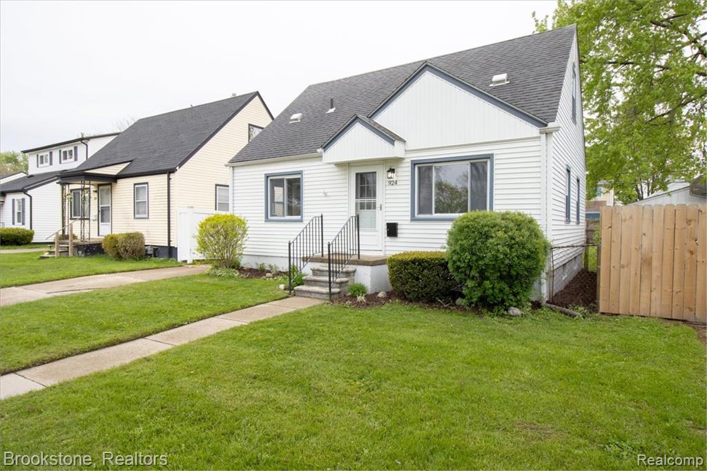 924 E Otis Avenue, Hazel Park, MI 48030 — Photo 36