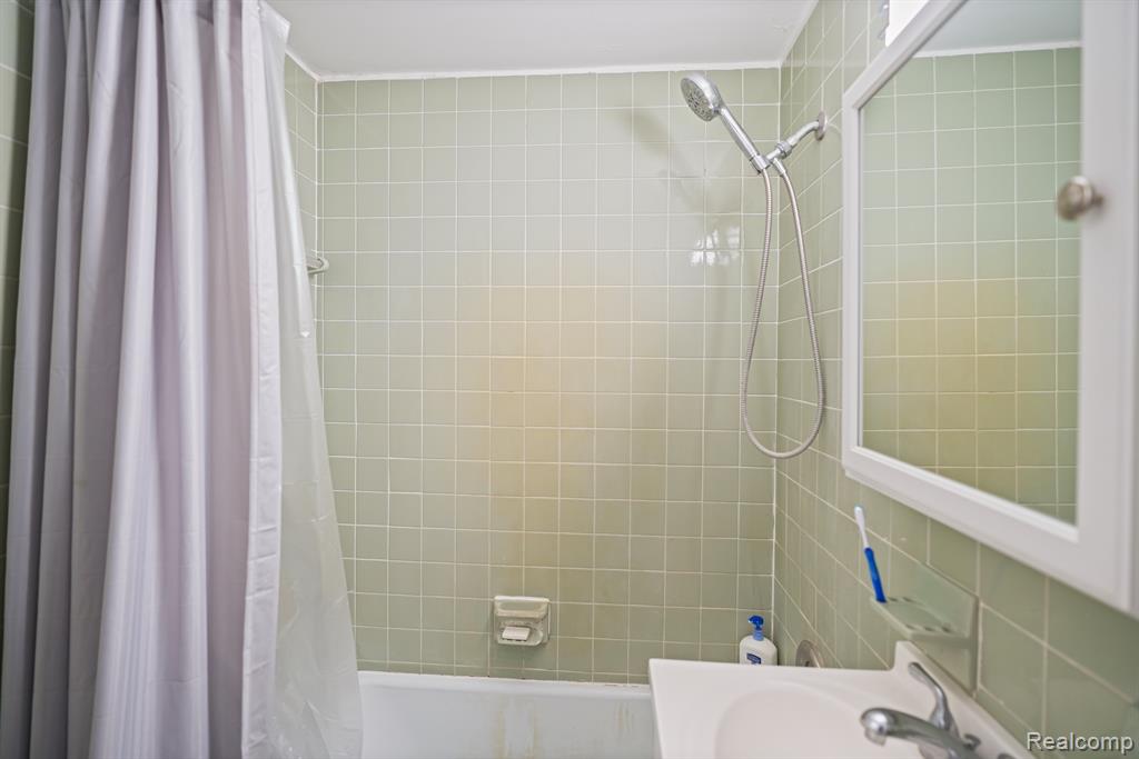 9110 GEORGETTE Street, White Lake, MI — Photo 17