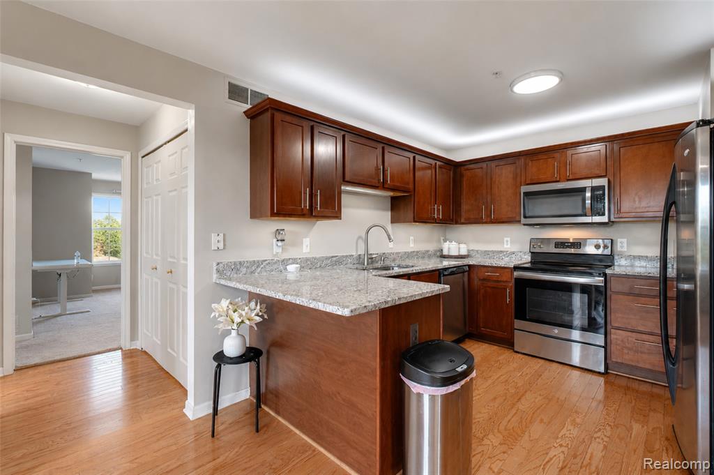 41633 Tera Lane, Novi, MI — Photo 16