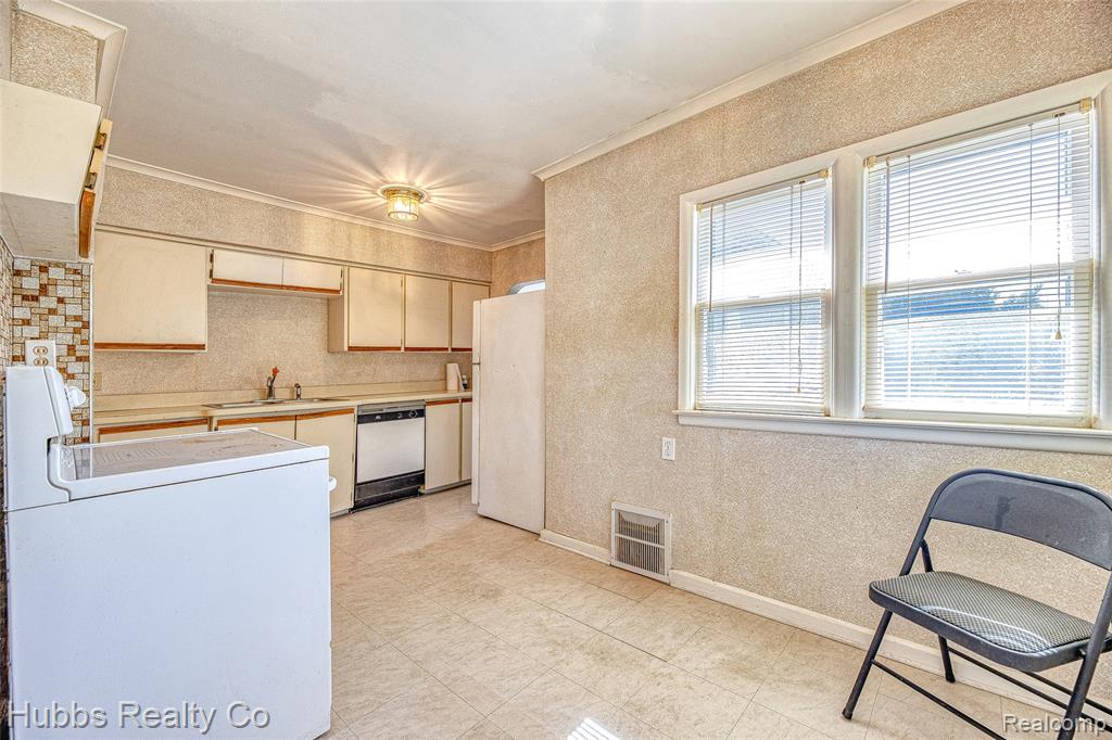 5305 Lapeer Road, Burton, MI 48509 — Photo 15