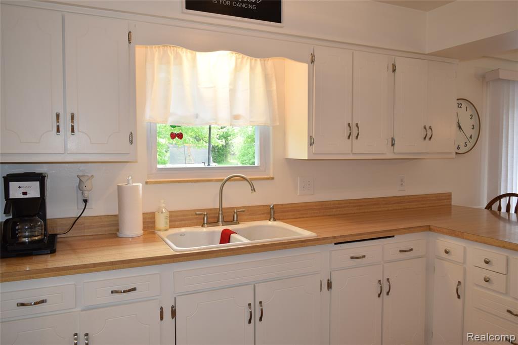 6009 Lancaster Drive, Flint, MI 48532 — Photo 7