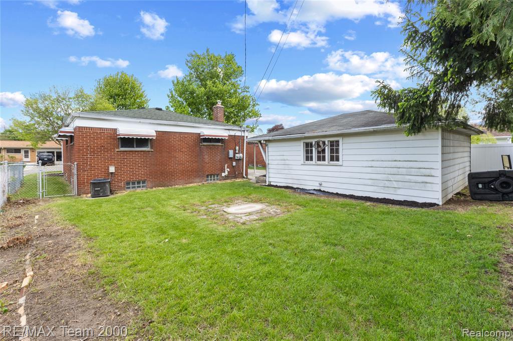 8551 Rockland Street, Dearborn Heights, MI 48127 — Photo 39