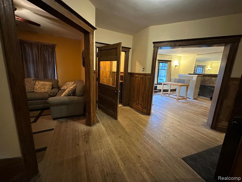 677 ATKINSON Street, Detroit, MI 48202 — Photo 9