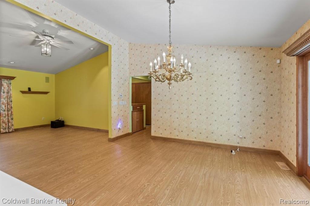 8027 EMERALD Lane W, Westland, MI — Photo 9