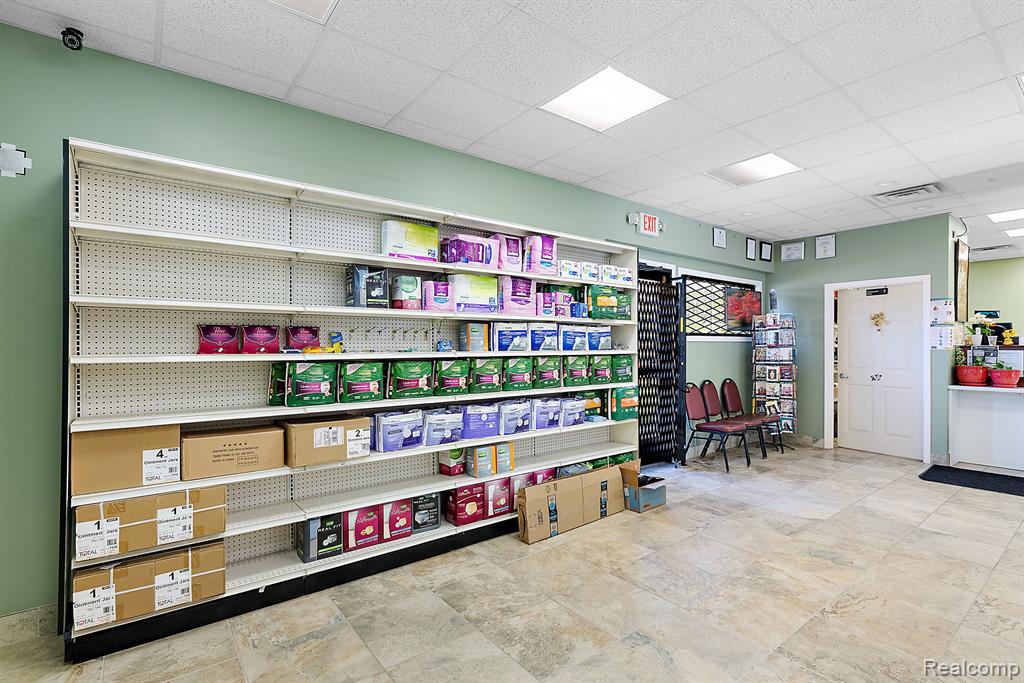 27241 SOUTHFIELD Road, Lathrup Village, MI 48076 — Photo 9