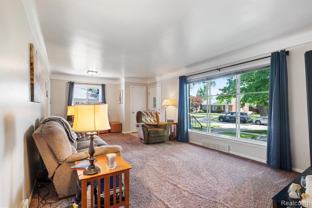 972 N ESPLANADE Street, Mount Clemens, MI 48043 — Photo 5